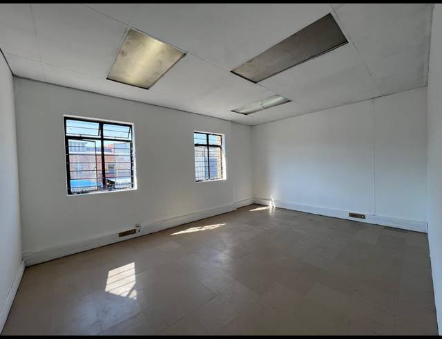 280M² WAREHOUSE TO LET IN STRIJDOMPARK